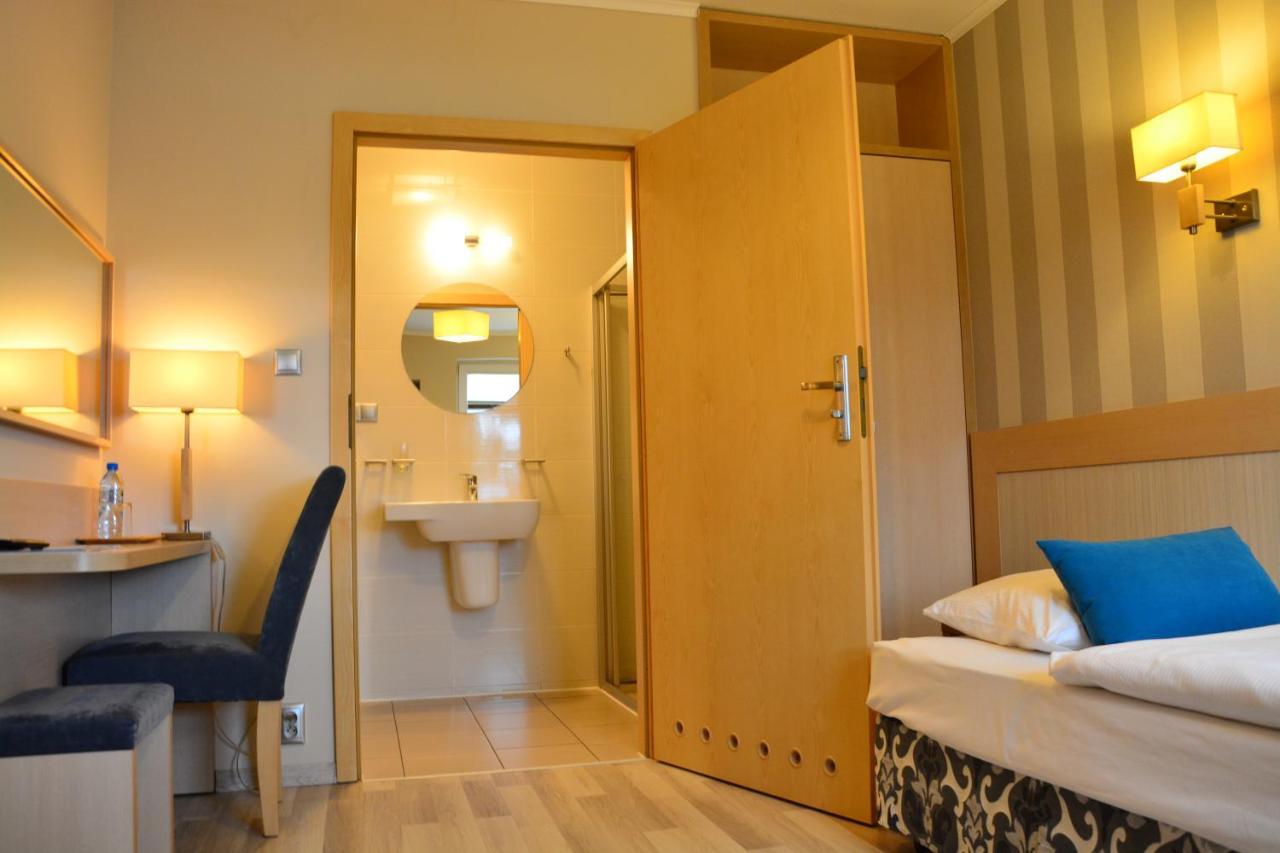 Restauracja 32 Motel Gryfice Dış mekan fotoğraf