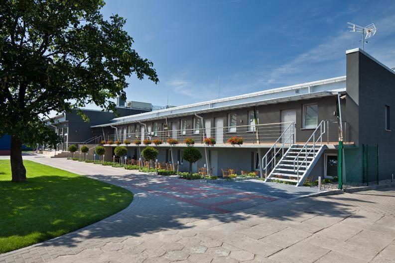 Restauracja 32 Motel Gryfice Dış mekan fotoğraf